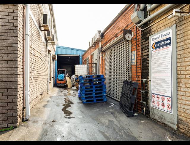 2,986M² WAREHOUSE FOR SALE IN SPRINGFIELD